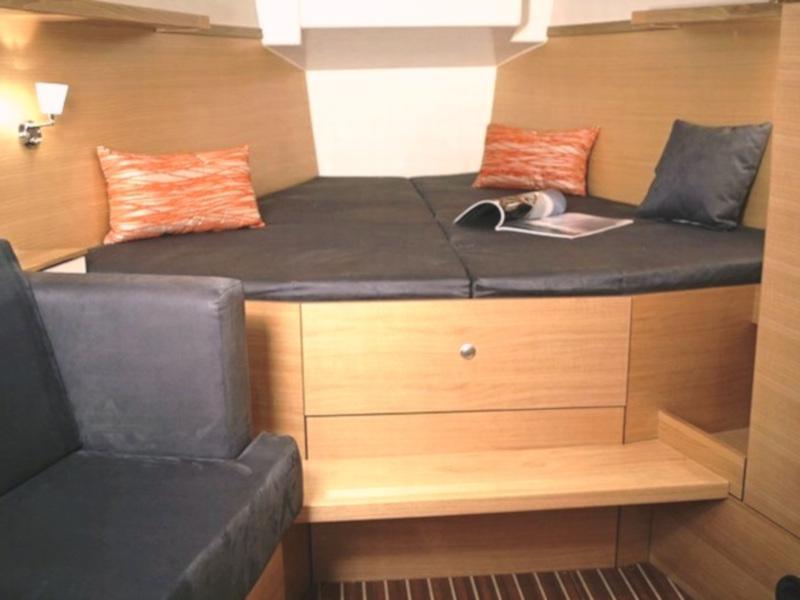 Book yachts online - sailboat - Hanse 430e - Divine Caroline - rent