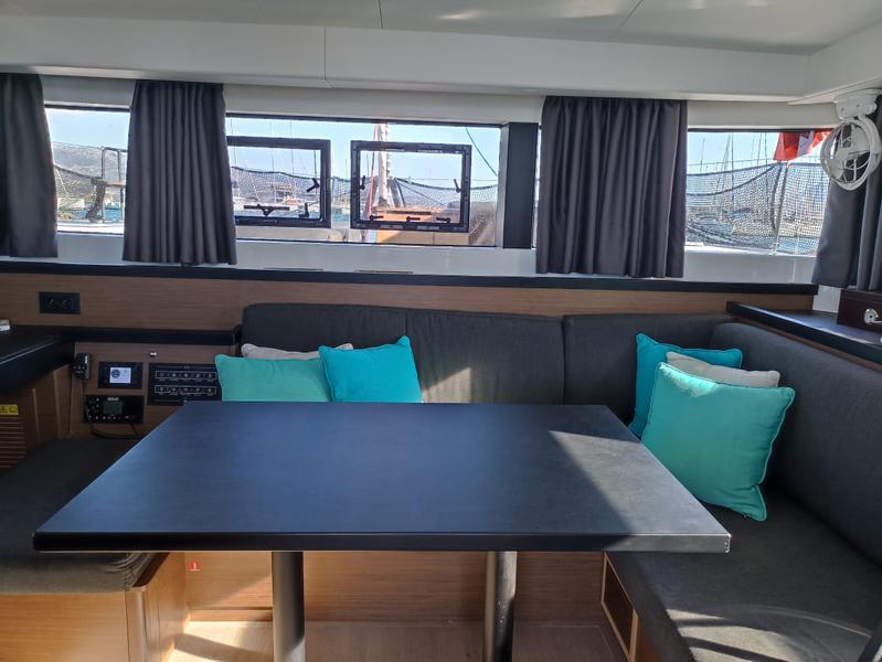Book yachts online - catamaran - Lagoon 40 - Sol Invictus VIP-equipped - rent