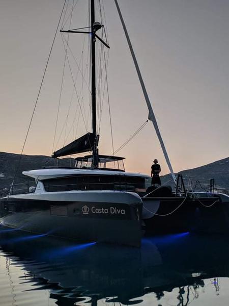 Book yachts online - catamaran - Lagoon 42 - Casta Diva VIP-equipped - rent