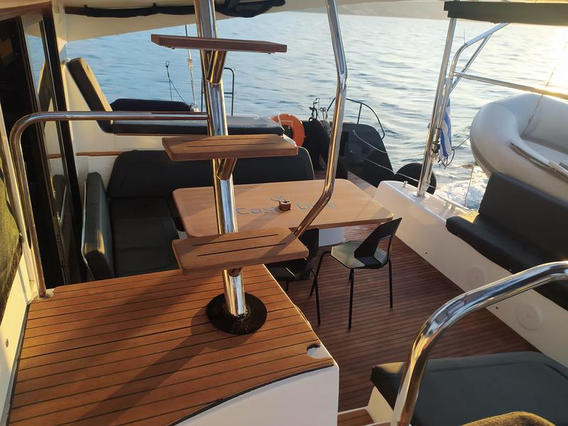 Book yachts online - catamaran - Lagoon 42 - Casta Diva VIP-equipped - rent