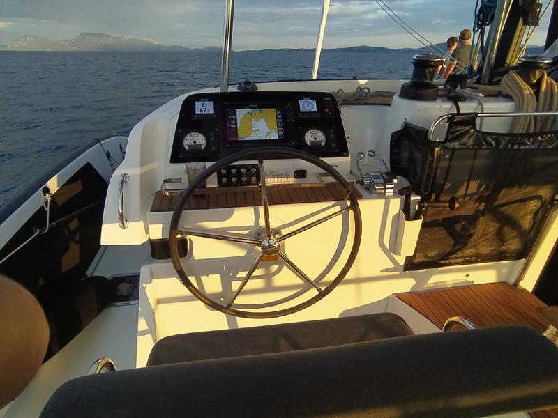 Book yachts online - catamaran - Lagoon 42 - Casta Diva VIP-equipped - rent