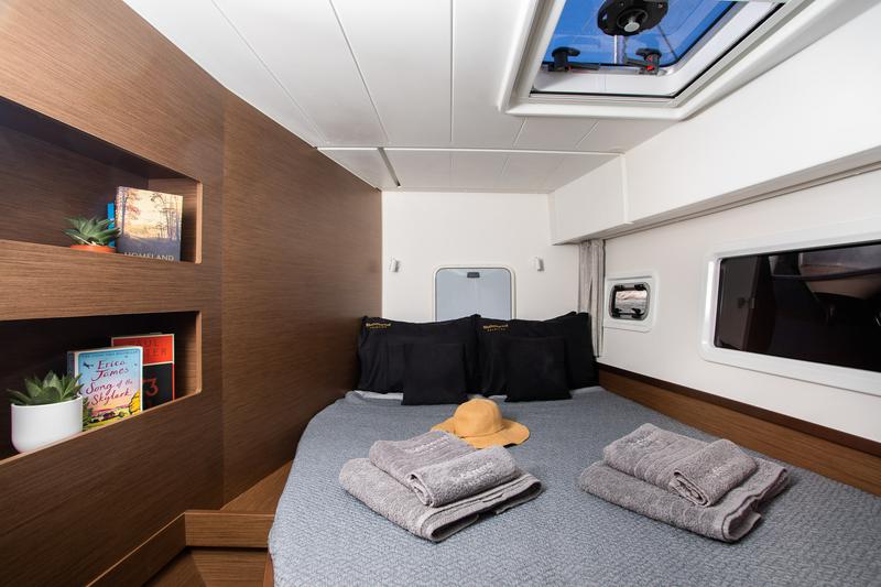 Book yachts online - catamaran - Lagoon 42 - Casta Diva VIP-equipped - rent