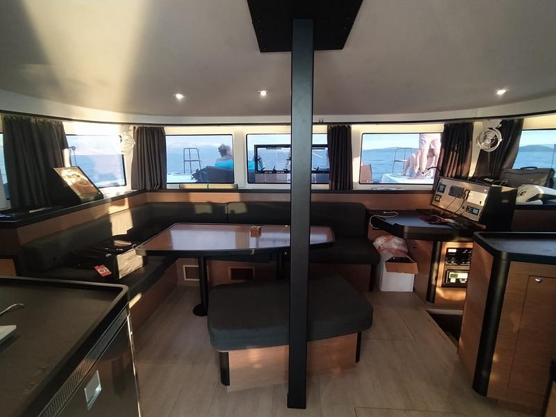 Book yachts online - catamaran - Lagoon 42 - Casta Diva VIP-equipped - rent