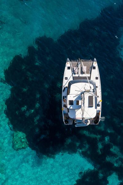Book yachts online - catamaran - Lagoon 42 - Casta Diva VIP-equipped - rent