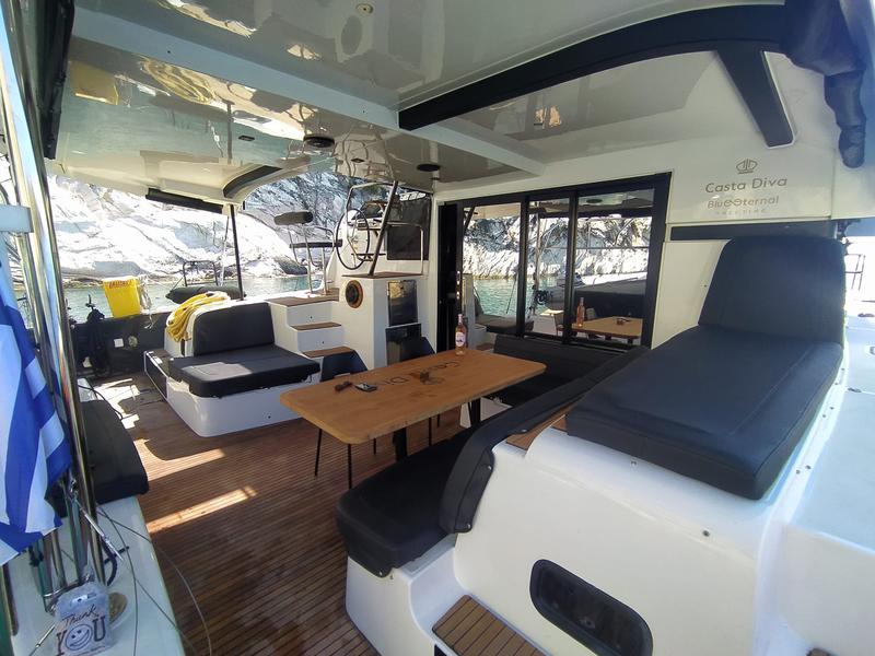 Book yachts online - catamaran - Lagoon 42 - Casta Diva VIP-equipped - rent