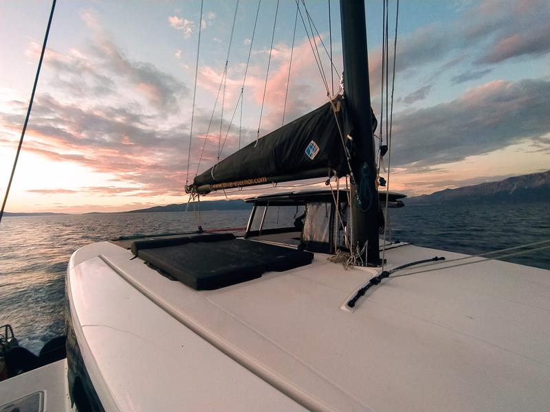 Book yachts online - catamaran - Lagoon 42 - Casta Diva VIP-equipped - rent