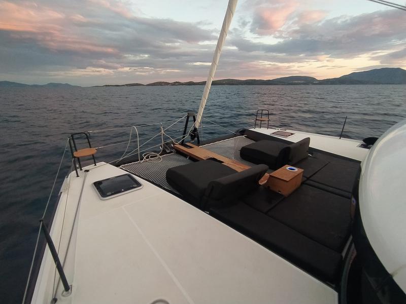 Book yachts online - catamaran - Lagoon 42 - Casta Diva VIP-equipped - rent