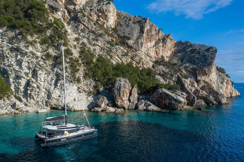 Book yachts online - catamaran - Lagoon 42 - Casta Diva VIP-equipped - rent