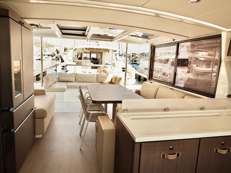 Book yachts online - powercatamaran - Bali 4.3 MY - SIERRA - rent