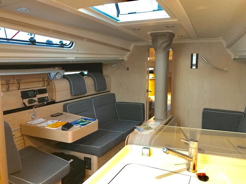 Book yachts online - sailboat - Dehler 38 - Eo-Lien - rent