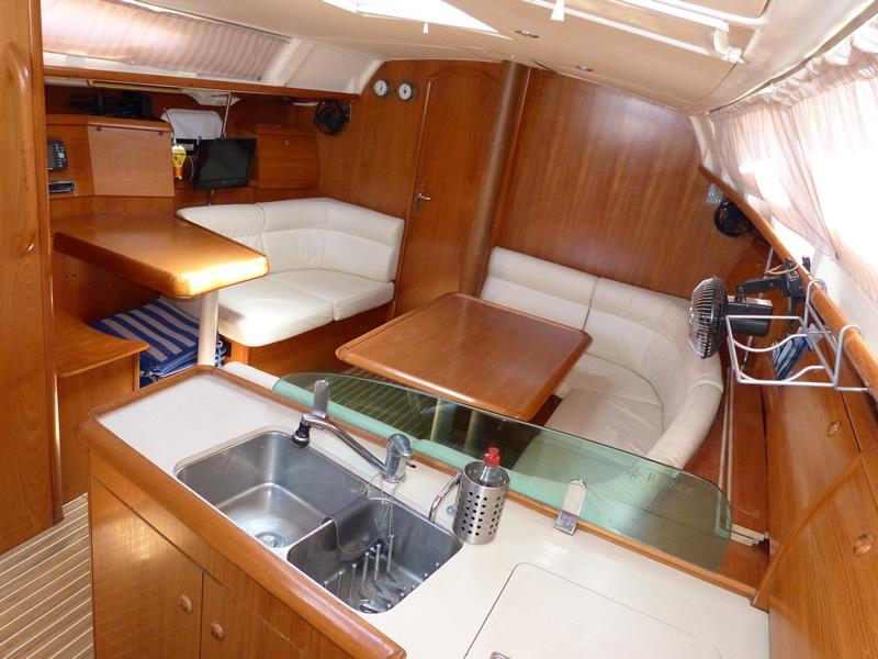 Book yachts online - sailboat - Sun Odyssey 37 - ALKI - rent