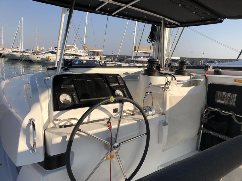 Book yachts online - catamaran - Lagoon 42 - AKTIS (air condition, generator, watermaker) - rent