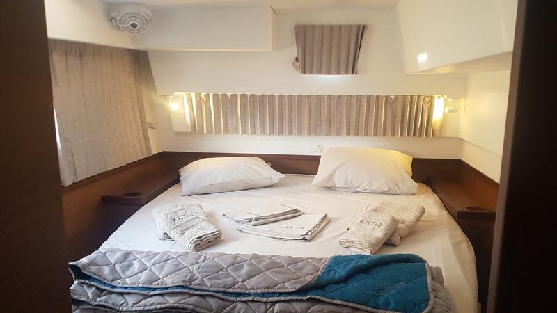 Book yachts online - catamaran - Lagoon 42 - AKTIS (air condition, generator, watermaker) - rent