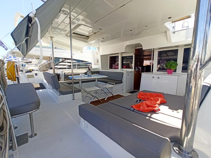 Book yachts online - catamaran - Lagoon 450 Fly - AMELIA (A/C, Generator, Watermaker) - rent