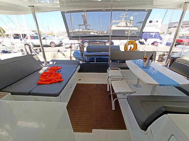 Book yachts online - catamaran - Lagoon 450 Fly - AMELIA (A/C, Generator, Watermaker) - rent