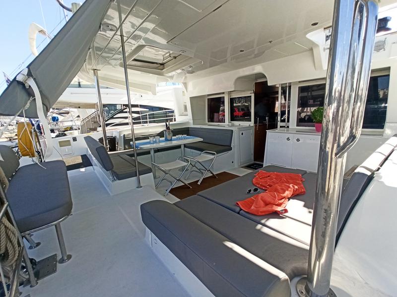 Book yachts online - catamaran - Lagoon 450 Fly - AMELIA (A/C, Generator, Watermaker) - rent