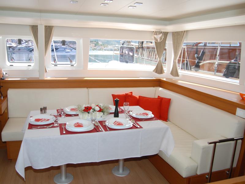 Book yachts online - catamaran - Lagoon 450 Fly - AMELIA (A/C, Generator, Watermaker) - rent