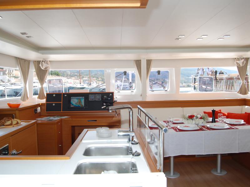 Book yachts online - catamaran - Lagoon 450 Fly - AMELIA (A/C, Generator, Watermaker) - rent