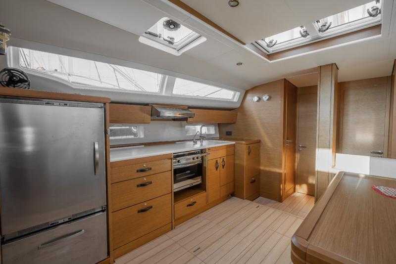 Book yachts online - sailboat - Jeanneau 54 - Erica - rent
