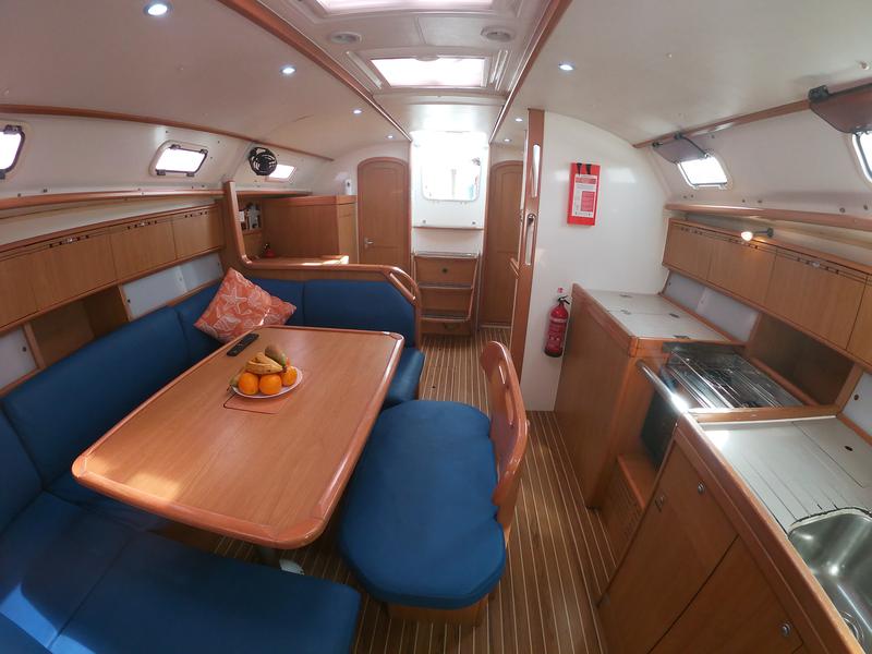Book yachts online - sailboat - Harmony 42 - Martina - rent