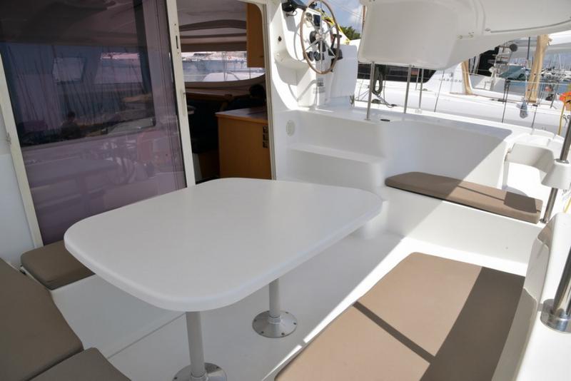 Book yachts online - catamaran - Lipari 41 - Mariona - rent