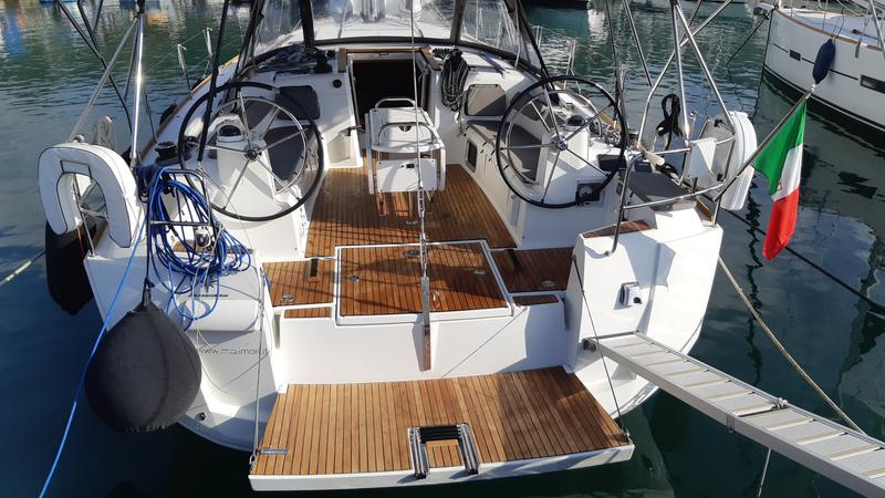 Book yachts online - sailboat - Sun Odyssey 519 - In A Silent Way - rent