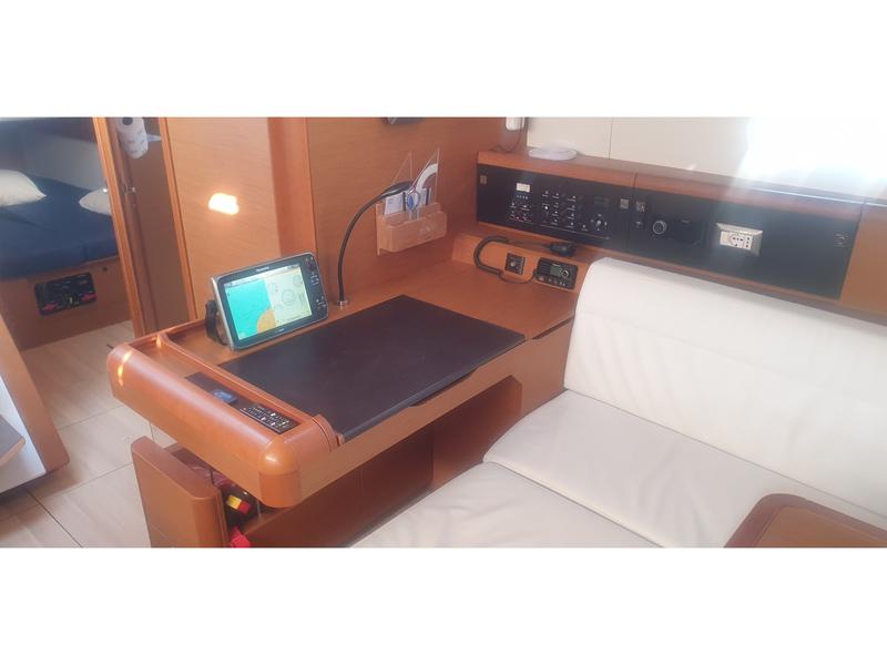 Book yachts online - sailboat - Sun Odyssey 519 - In A Silent Way - rent