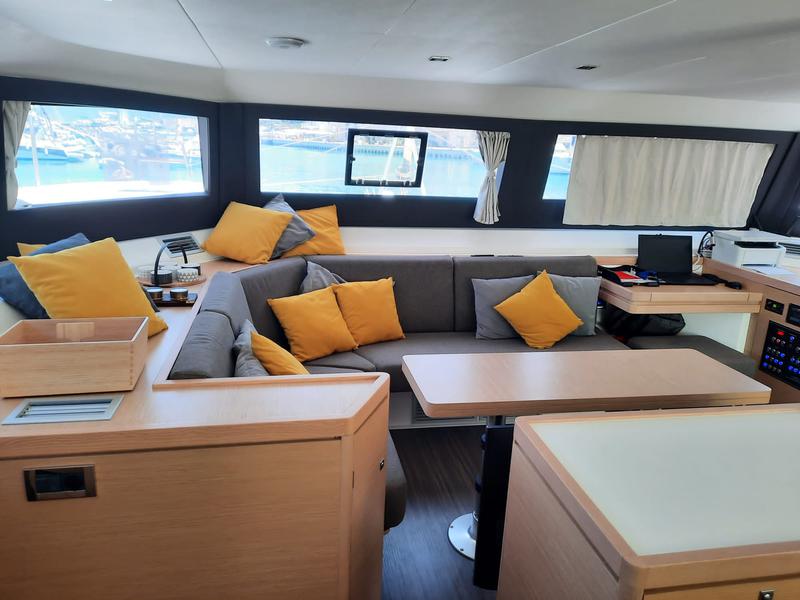 Book yachts online - catamaran - Dufour Catamaran 48 - Jovy - rent