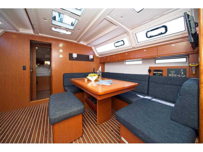 Book yachts online - sailboat - Bavaria 46 CN - MH 43 - rent