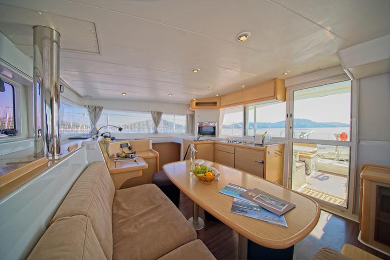 Book yachts online - catamaran - Lagoon 400 - MH 27 - rent