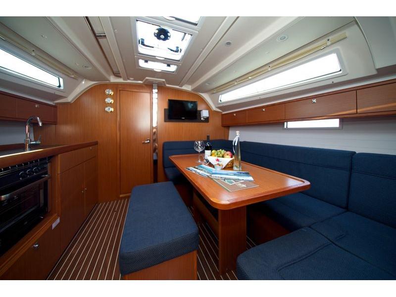 Book yachts online - sailboat - Bavaria Cruiser 41 - MH 75 - rent