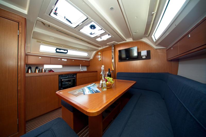 Book yachts online - sailboat - Bavaria Cruiser 41 - MH 62 - rent