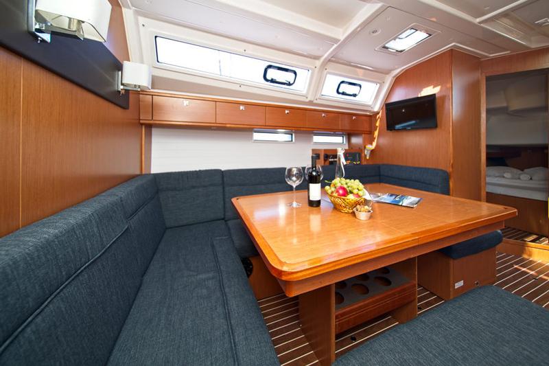 Book yachts online - sailboat - Bavaria 46 CN - MH 41 - rent