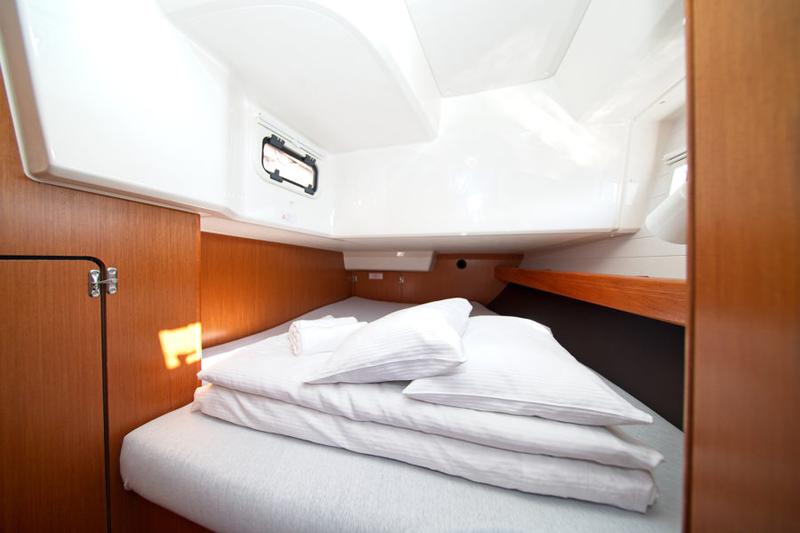 Book yachts online - sailboat - Bavaria Cruiser 41 - MH 63 - rent