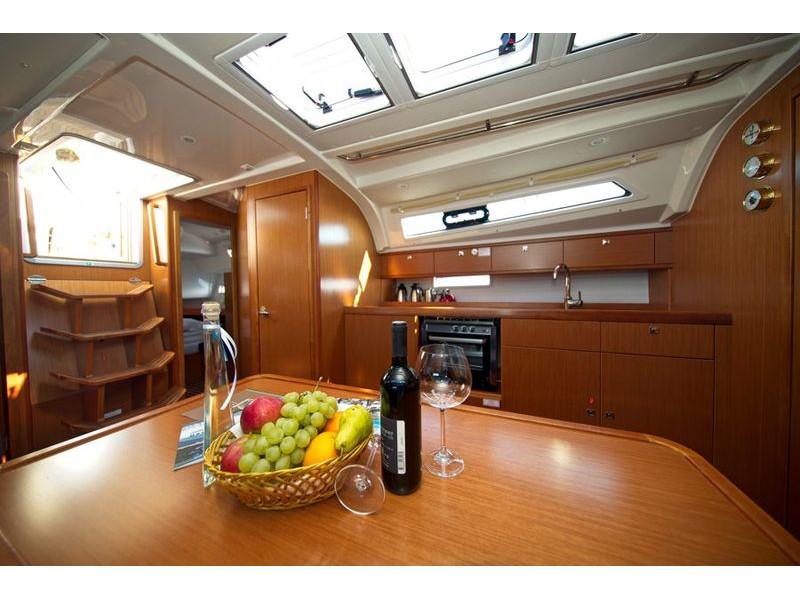 Book yachts online - sailboat - Bavaria Cruiser 41 - MH 64 - rent