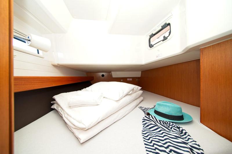 Book yachts online - sailboat - Bavaria Cruiser 41 - MH 69 - rent