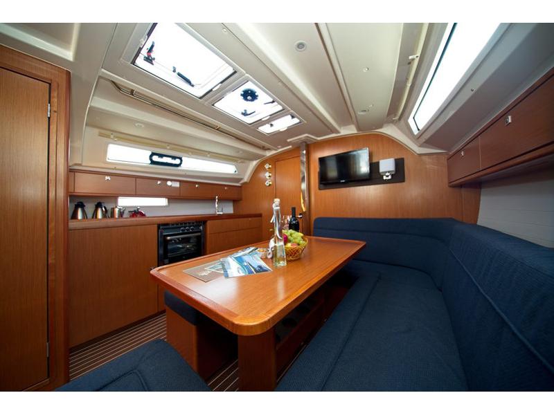 Book yachts online - sailboat - Bavaria Cruiser 41 - MH 69 - rent