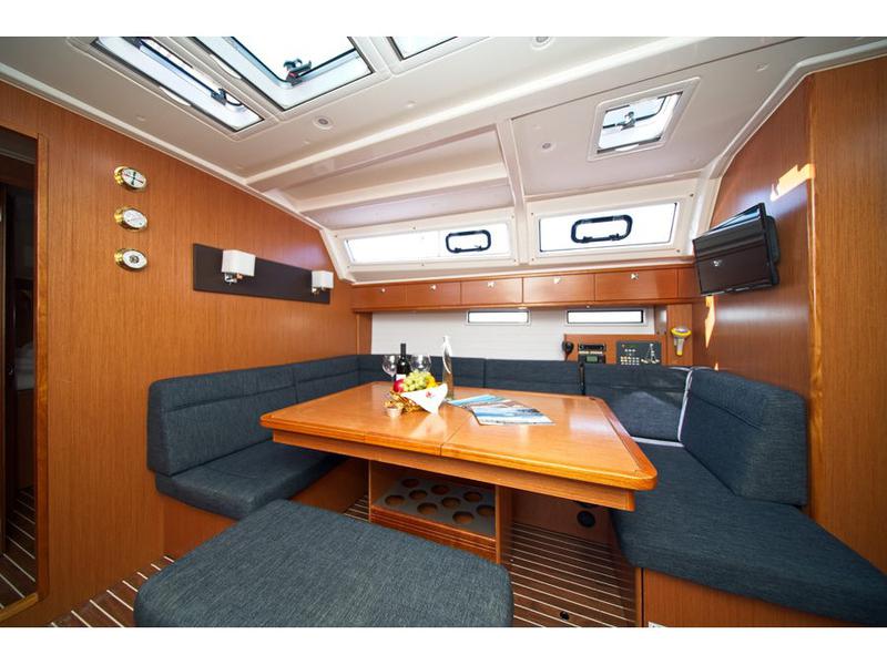 Book yachts online - sailboat - Bavaria 46 CN - MH 47 - rent