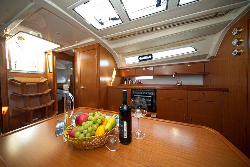 Book yachts online - sailboat - Bavaria Cruiser 41 - MH 73 - rent