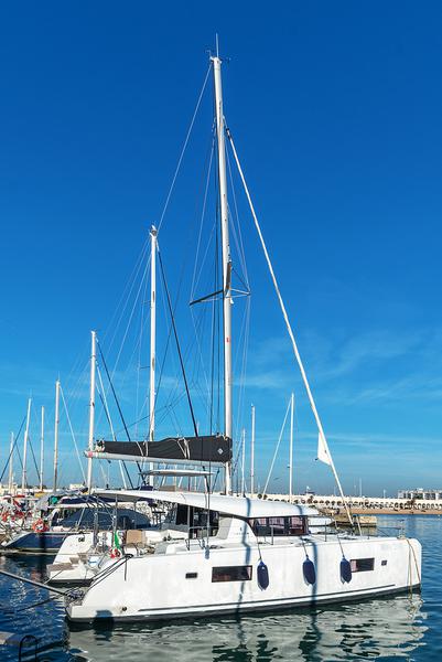 Book yachts online - catamaran - Lagoon 42 - Beatrix - rent