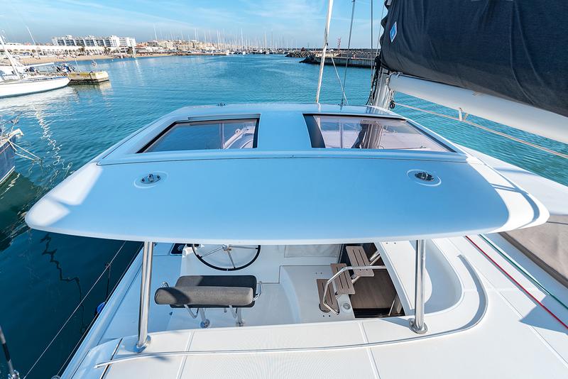 Book yachts online - catamaran - Lagoon 42 - Beatrix - rent