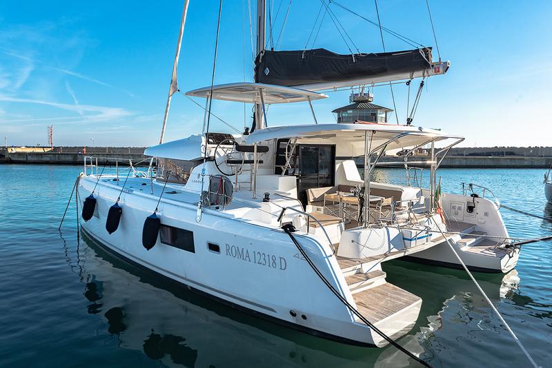 Book yachts online - catamaran - Lagoon 42 - Beatrix - rent