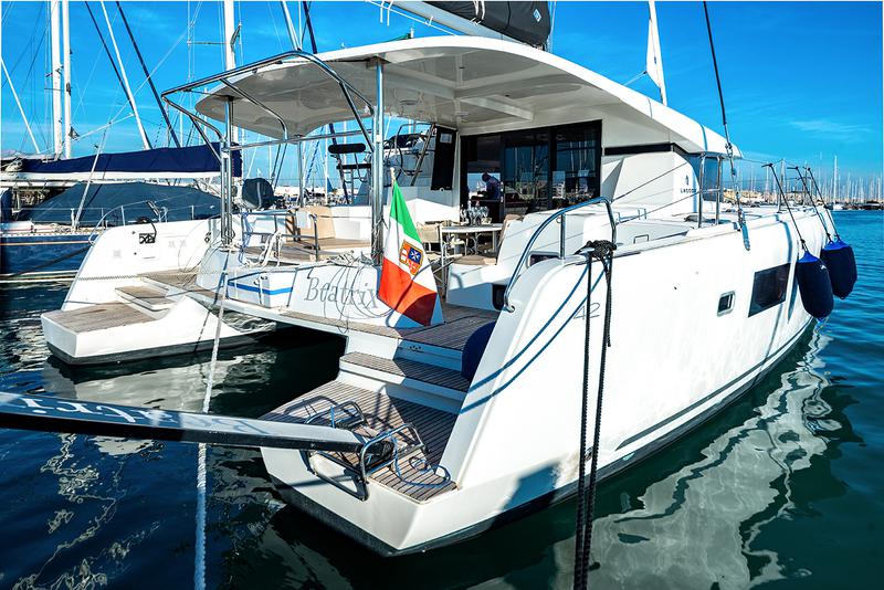 Book yachts online - catamaran - Lagoon 42 - Beatrix - rent
