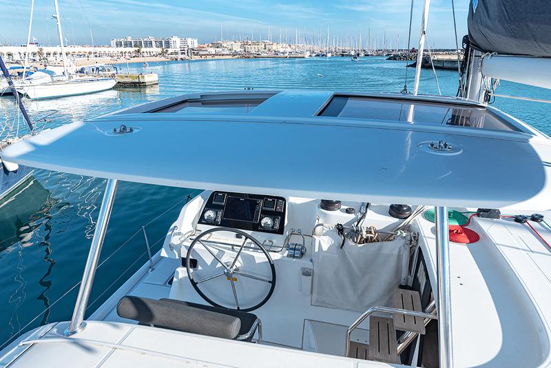 Book yachts online - catamaran - Lagoon 42 - Beatrix - rent