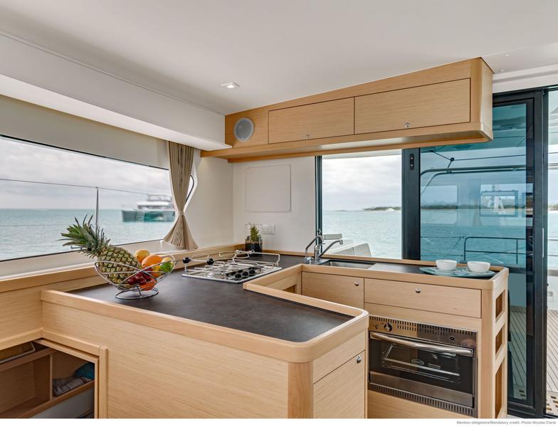 Book yachts online - catamaran - Lagoon 42 - Beatrix - rent