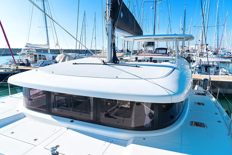 Book yachts online - catamaran - Lagoon 42 - Beatrix - rent