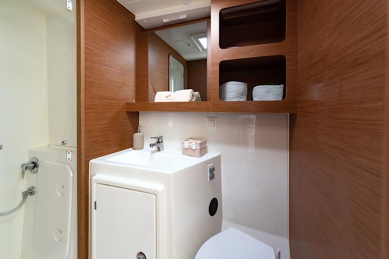 Book yachts online - catamaran - Lagoon 42 - Beatrix - rent