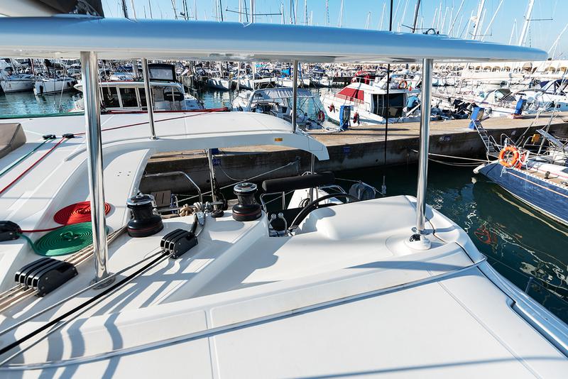 Book yachts online - catamaran - Lagoon 42 - Beatrix - rent