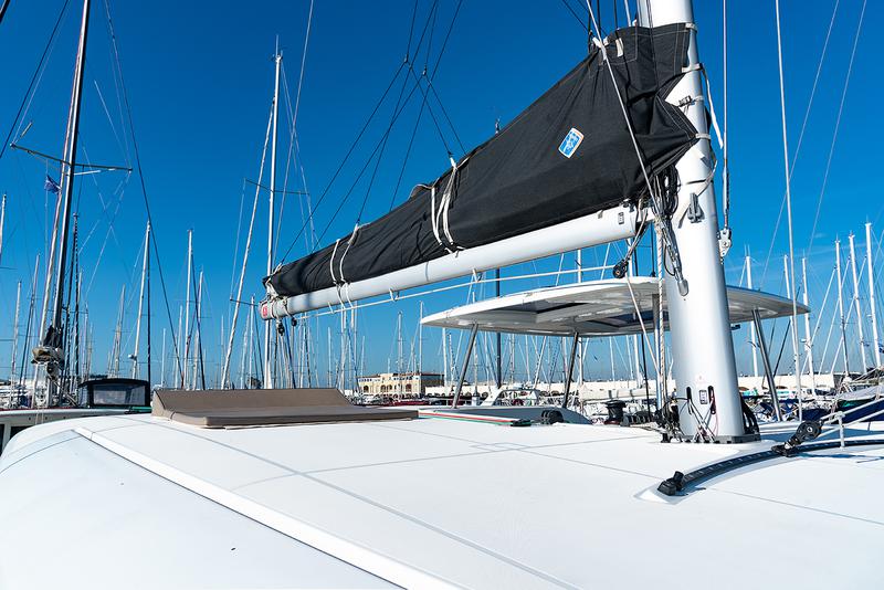 Book yachts online - catamaran - Lagoon 42 - Beatrix - rent