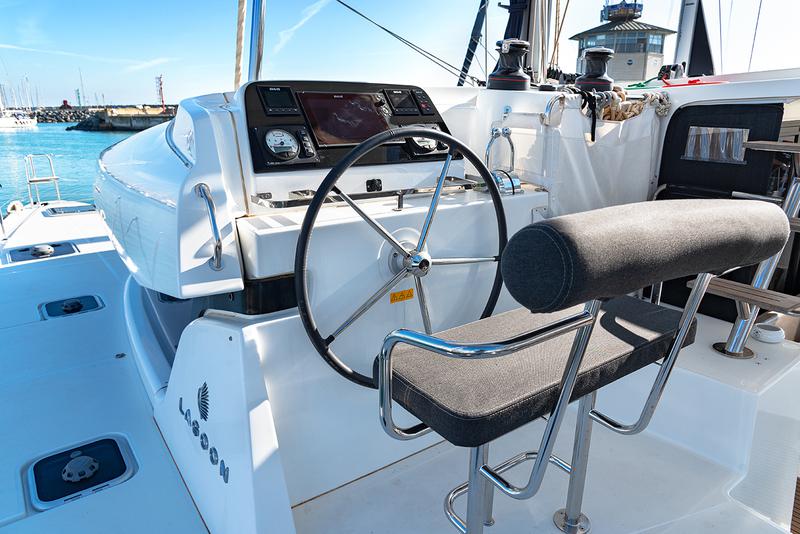 Book yachts online - catamaran - Lagoon 42 - Beatrix - rent